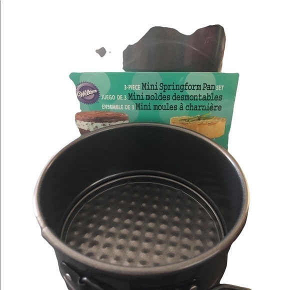 Wilton Set Of 3 Mini Springform Pan Set NIB Gray Metal Measuring 4”X2”Deep - Picture 2 of 3